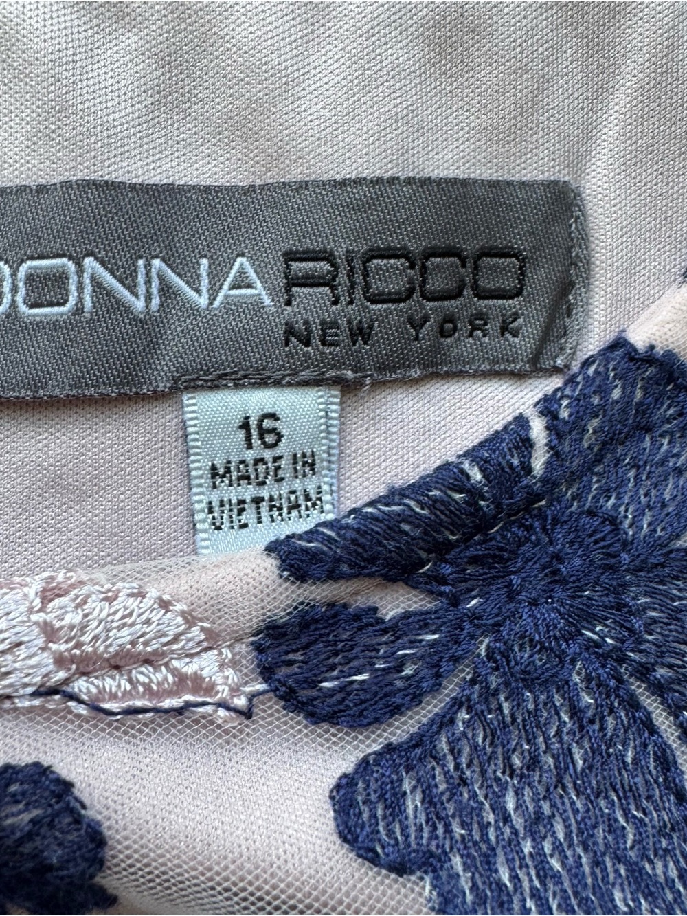 Donna Ricco NY Embroidered Floral Mesh Sheath Dress Sz 16 Navy Blush Sleeveless - Picture 2 of 12